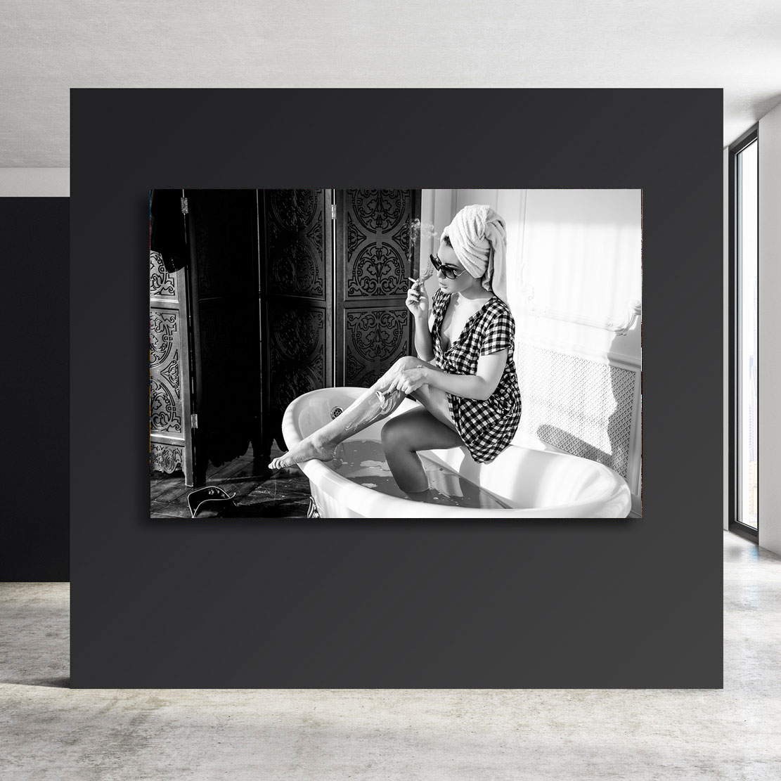 Wandbild Leinwandbild Woman in the Bathroom