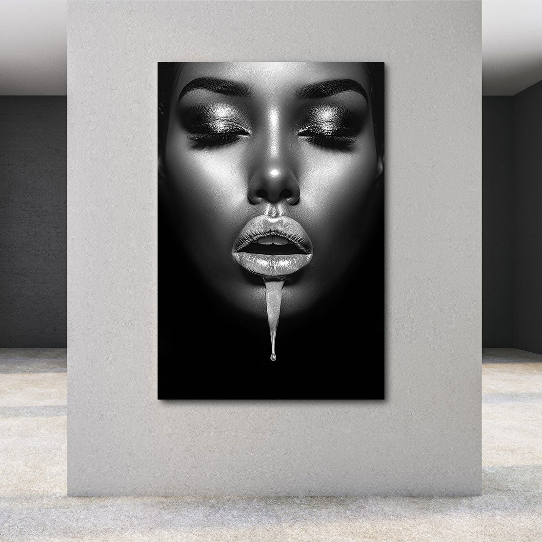 Erotisches Wandbild Frau mit silbernen Lippen